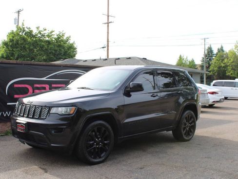 Used 2017 Jeep Grand Cherokee Altitude AWD/4WD image 1