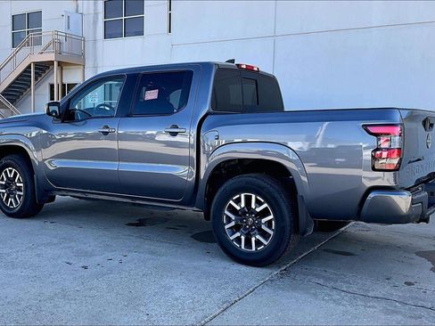 Used 2022 Nissan Frontier SV AWD/4WD image 5