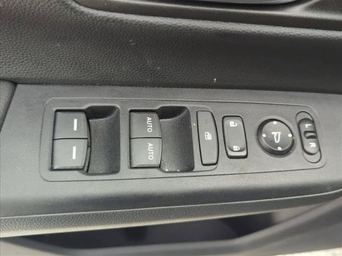 Used 2025 Honda CR-V EX image 8