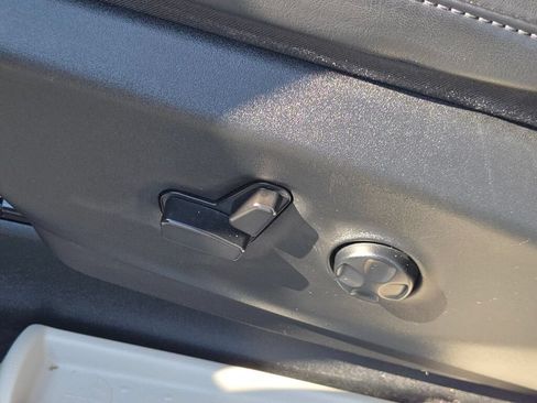 Used 2023 Chrysler Pacifica Touring-L FWD image 28