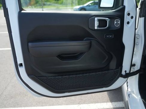Used 2021 Jeep Gladiator Sport AWD/4WD image 13