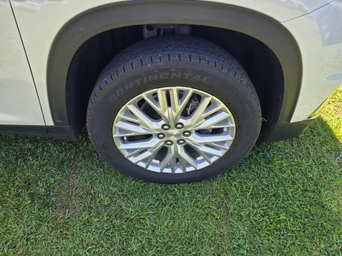 Used 2025 GMC Acadia Elevation w/ Elevation Premium Package FWD image 10