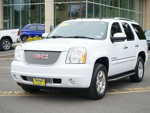Used 2007 GMC Yukon Denali AWD/4WD image 1