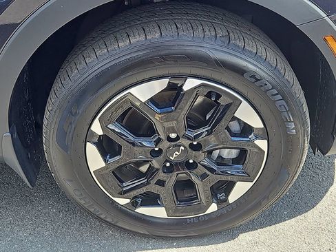 Certified 2025 Kia Sorento S AWD/4WD image 9
