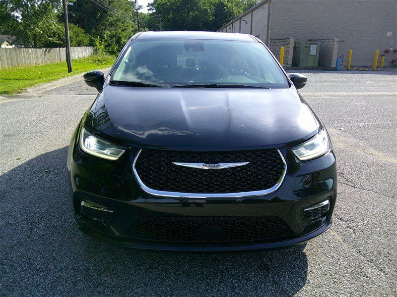 Used 2023 Chrysler Pacifica Touring-L FWD image 8