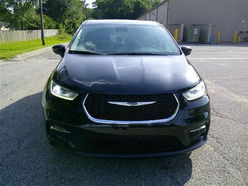 Used 2023 Chrysler Pacifica Touring-L FWD image 8