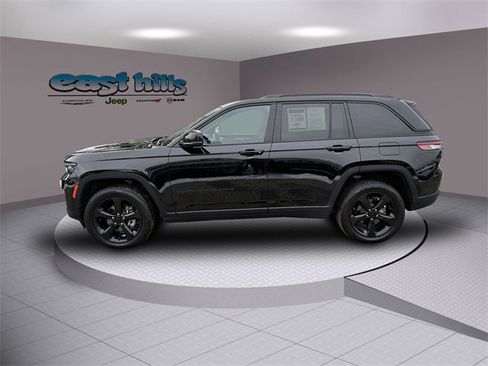 Certified 2022 Jeep Grand Cherokee Altitude image 5