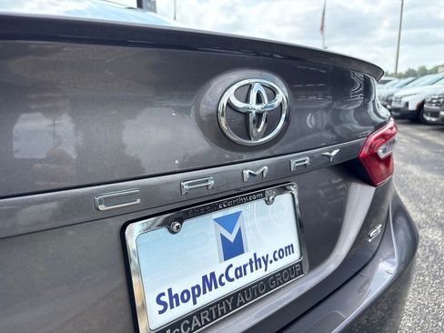 Used 2018 Toyota Camry SE FWD image 13