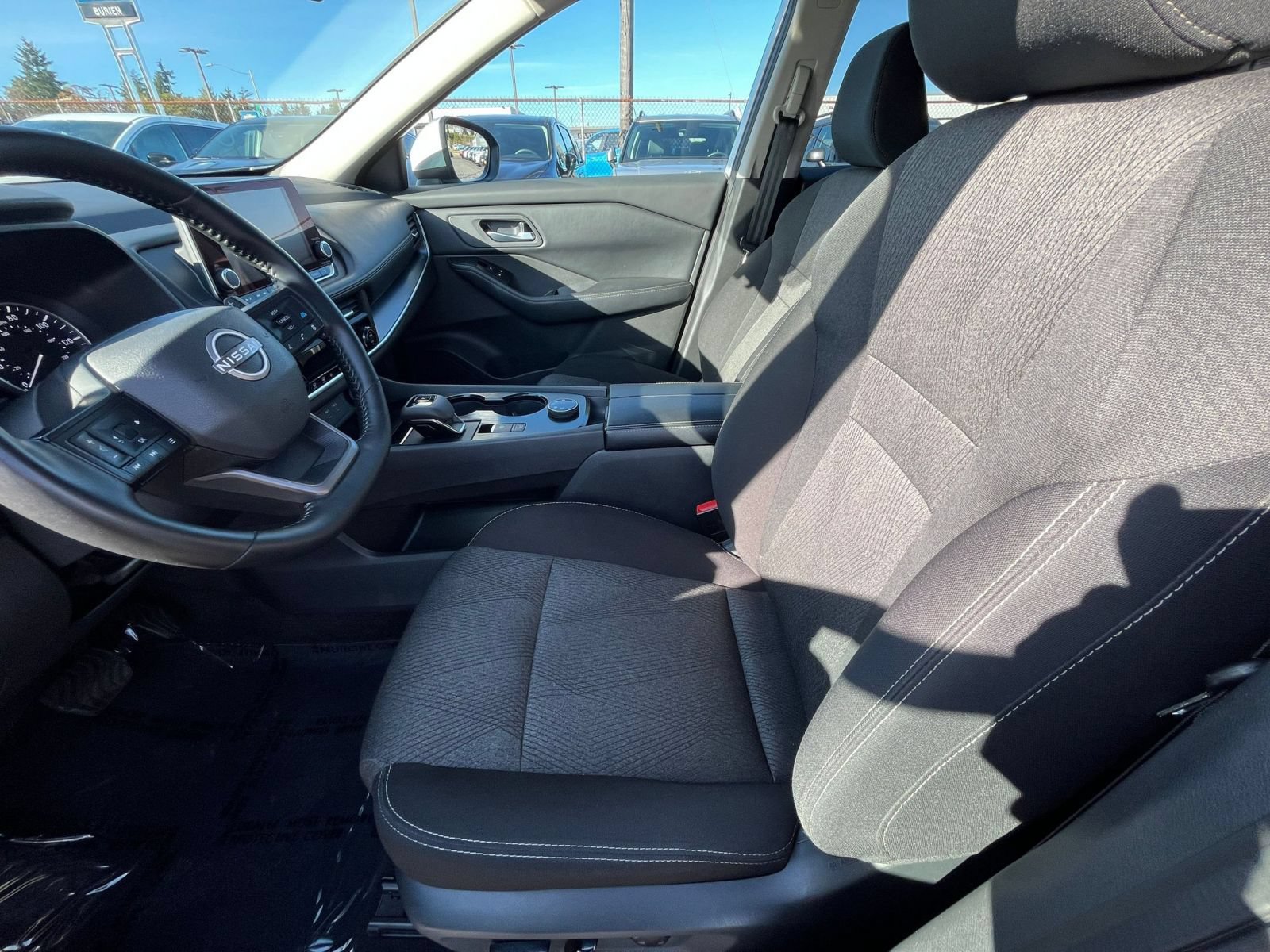 Used 2025 Nissan Rogue SV AWD/4WD image 28