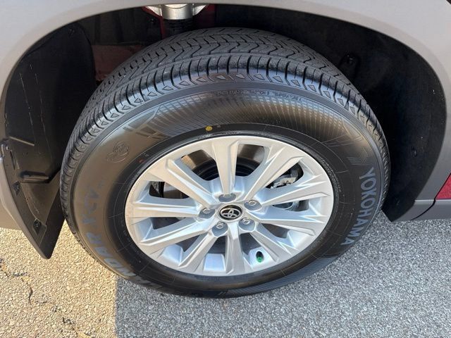 Used 2026 Toyota Grand Highlander XLE FWD image 14