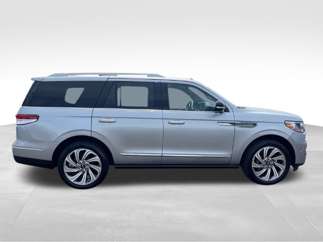 Used 2023 Lincoln Navigator Reserve AWD/4WD image 9