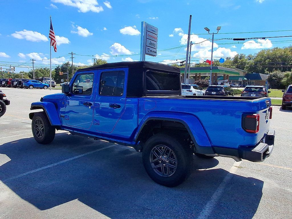 Used 2024 Jeep Gladiator Sport AWD/4WD image 22