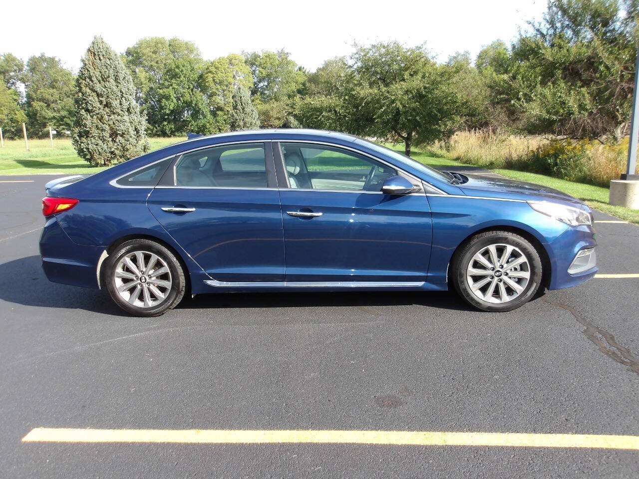 Used 2017 Hyundai Sonata Limited w/ Cargo Package FWD image 11