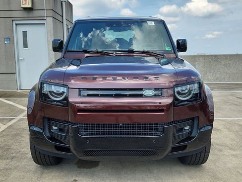 Used 2025 Land Rover Defender 130 X-Dynamic SE AWD/4WD image 8