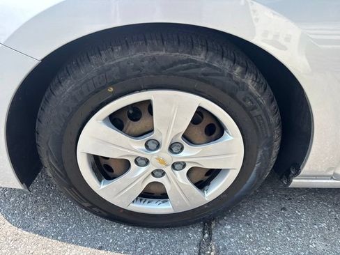 Used 2016 Chevrolet Cruze LS FWD image 16