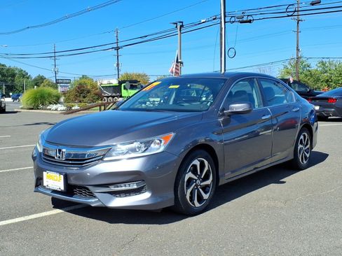 Used 2017 Honda Accord EX image 3