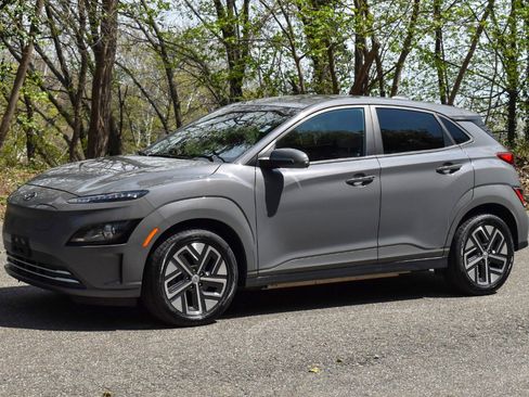 Used 2023 Hyundai Kona SE w/ Cargo Package FWD image 2