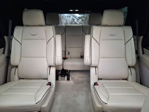 Used 2024 Cadillac Escalade Premium Luxury image 13