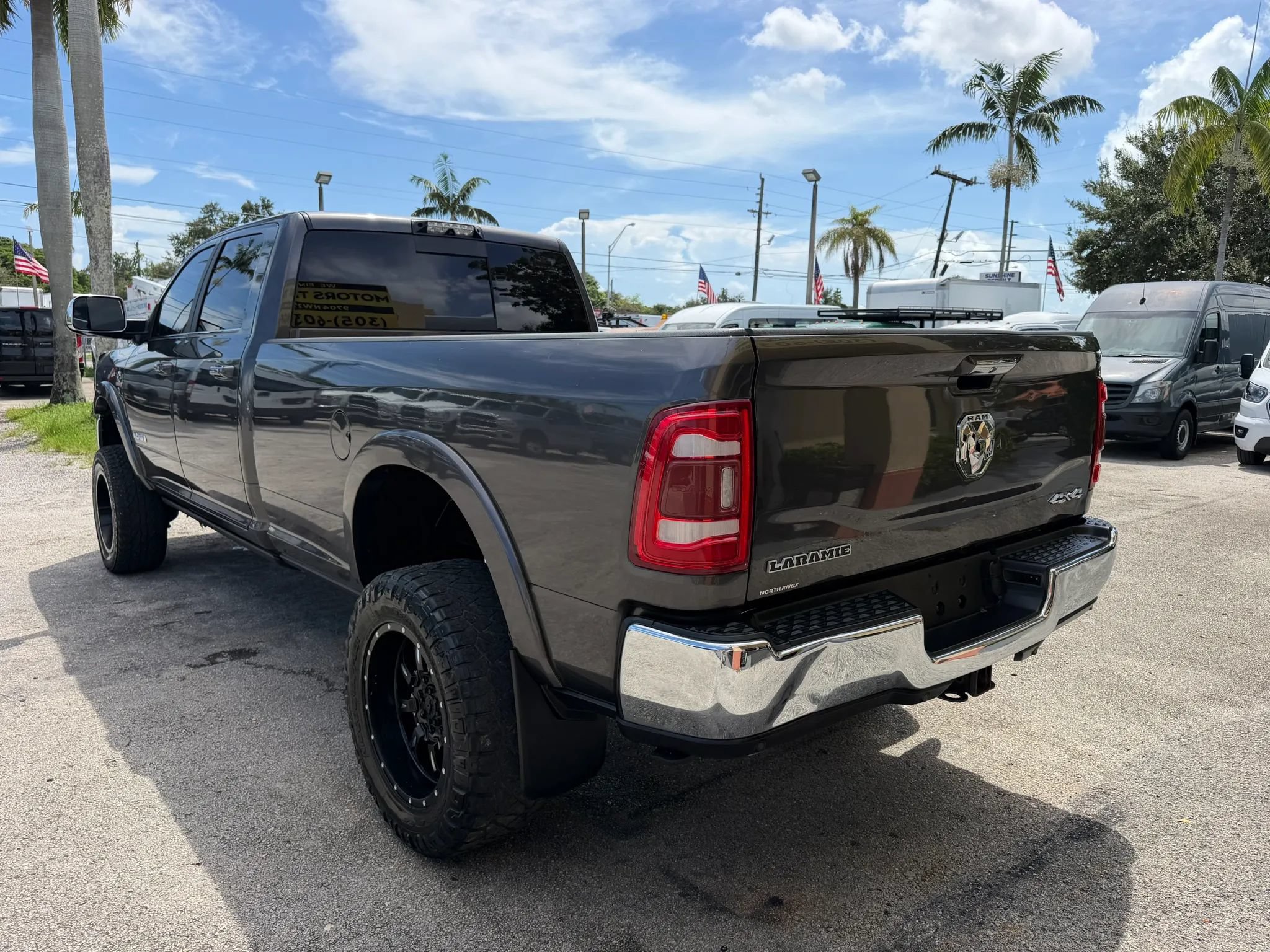 Used 2019 RAM 2500 4x4 Crew Cab Laramie image 3