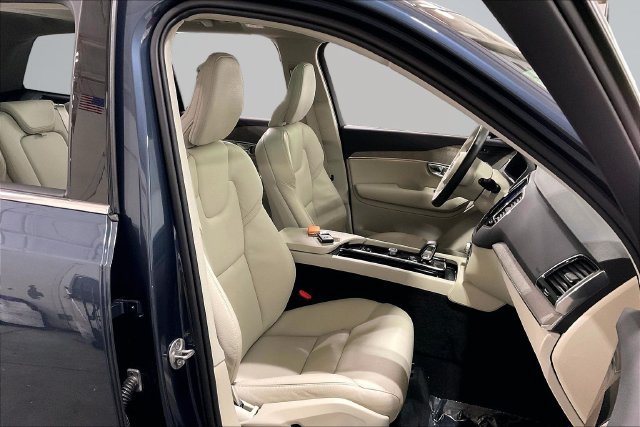 Certified 2025 Volvo XC90 T8 Plus w/ Protection Package Premier AWD/4WD image 10