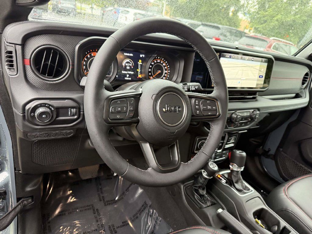 Used 2026 Jeep Wrangler Unlimited Rubicon AWD/4WD image 2