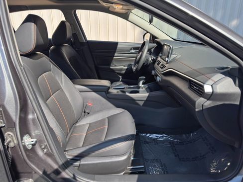 Used 2022 Nissan Altima 2.5 SR w/ Midnight Edition Package FWD image 15