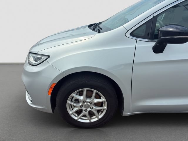 Used 2024 Chrysler Pacifica Touring-L FWD image 21