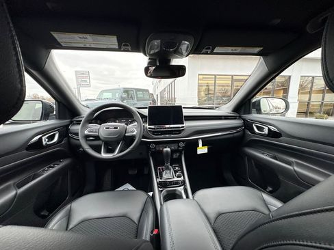 New 2026 Jeep Compass Latitude image 12