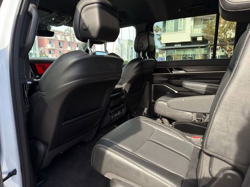 Used 2023 Jeep Wagoneer Series III w/ Flexible Seating Group image 49