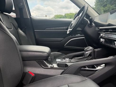 Used 2024 Kia Telluride EX w/ EX Captain's Chair Package AWD/4WD image 9