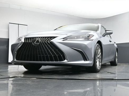 Used 2022 Lexus ES 350 Ultra Luxury w/ Accessory Package FWD image 28