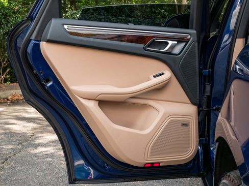 Used 2024 Porsche Macan image 35