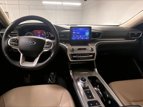 Used 2020 Ford Explorer XLT w/ Equipment Group 202A image 16