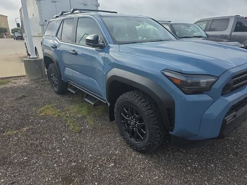 Used 2026 Toyota 4Runner SR5 AWD/4WD image 8