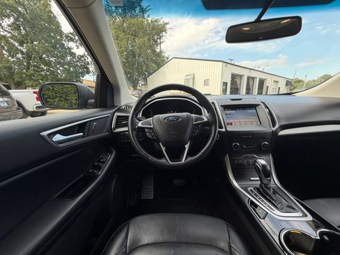 Used 2017 Ford Edge SEL w/ Equipment Group 201A FWD image 2