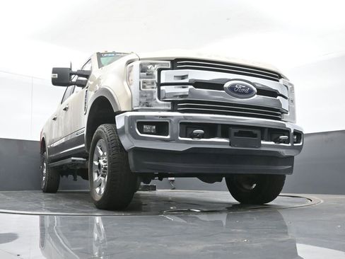 Used 2018 Ford F250 Lariat w/ Chrome Package image 41