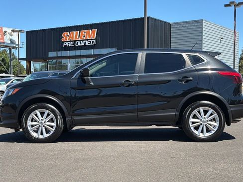 Used 2018 Nissan Rogue Sport S w/ S Appearance Package FWD image 9