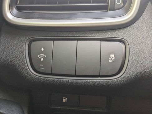 Used 2018 Kia Sorento FWD image 32