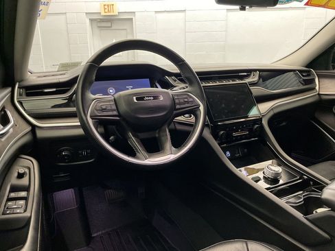 Certified 2022 Jeep Grand Cherokee L Limited w/ Luxury Tech Group II image 11