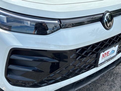 New 2026 Volkswagen Tiguan SE R-Line AWD/4WD image 9