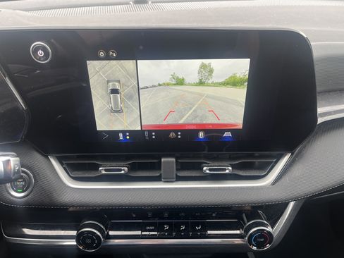 Used 2025 Chevrolet Equinox LT w/ Safety and Technology Package FWD image 24