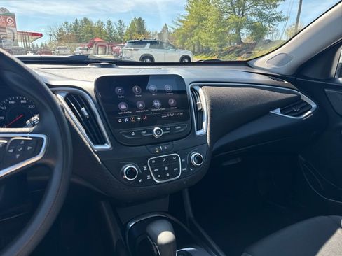 Used 2025 Chevrolet Malibu LT image 18