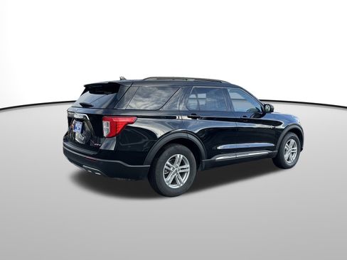 Used 2024 Ford Explorer XLT w/ Equipment Group 202A image 6