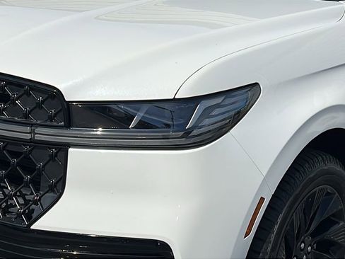 Certified 2025 Lincoln Navigator Reserve w/ Jet Appearance Package image 3