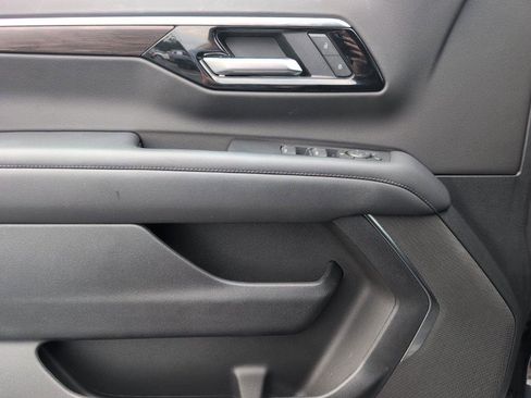 Used 2025 Chevrolet Tahoe LS image 14