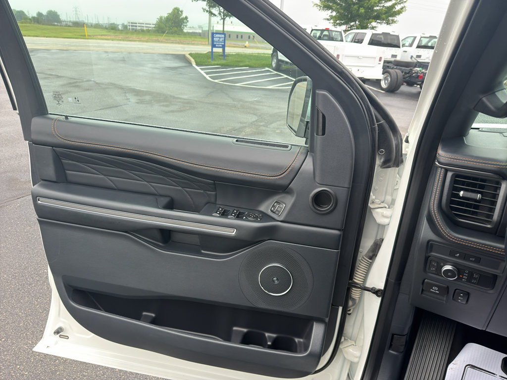 Used 2022 Ford Expedition Platinum AWD/4WD image 14