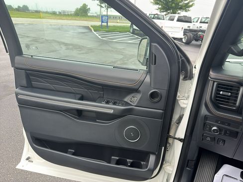 Used 2022 Ford Expedition Platinum AWD/4WD image 14