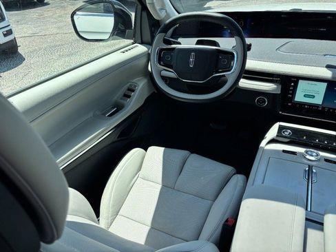 New 2026 Lincoln Navigator Reserve AWD/4WD image 12