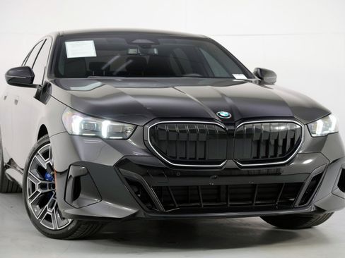 Used 2026 BMW 530i w/ M Sport Package image 4
