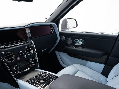 Certified 2025 Rolls-Royce Cullinan AWD/4WD image 36
